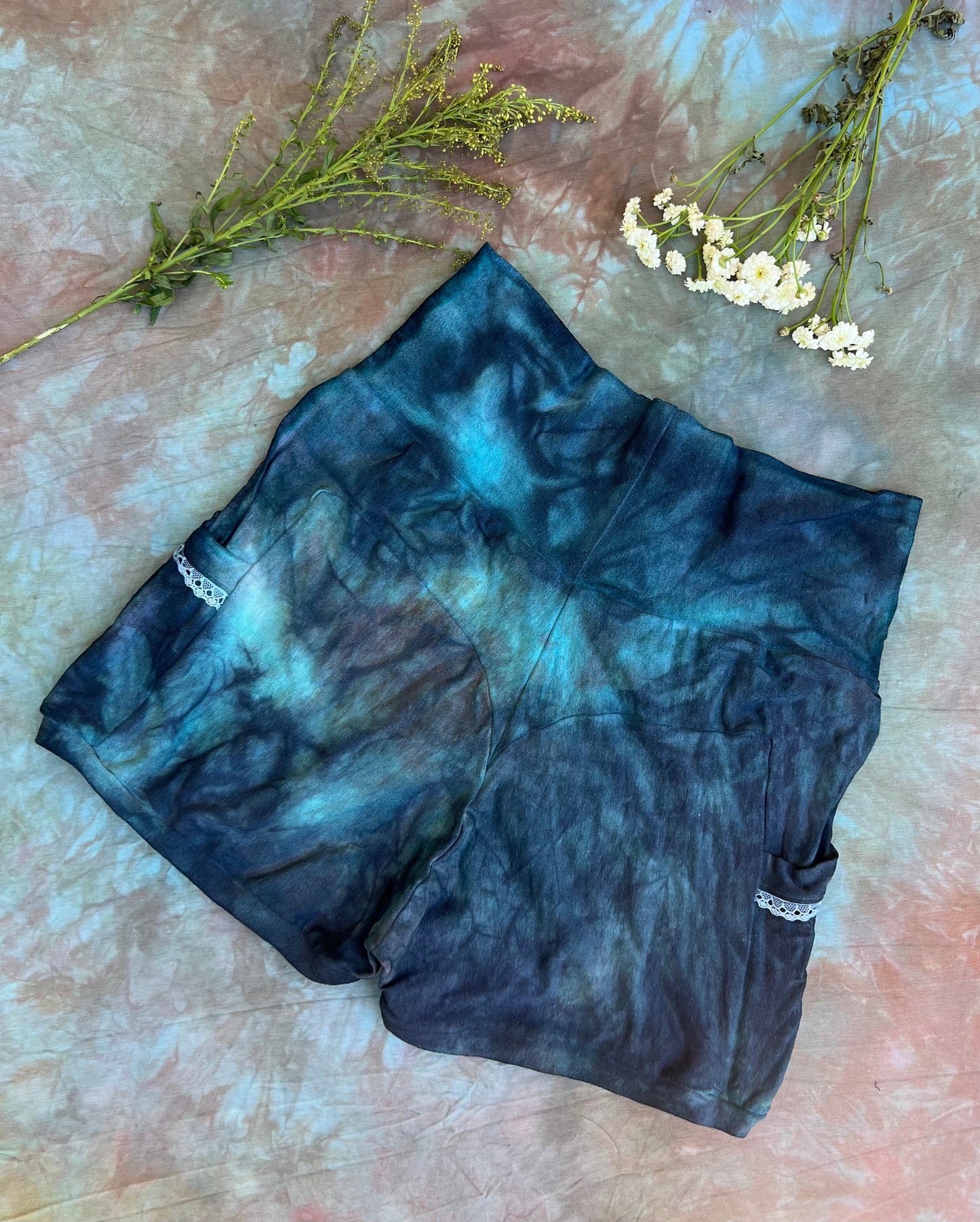 Large Mystic Pocket Shorts in Abalone