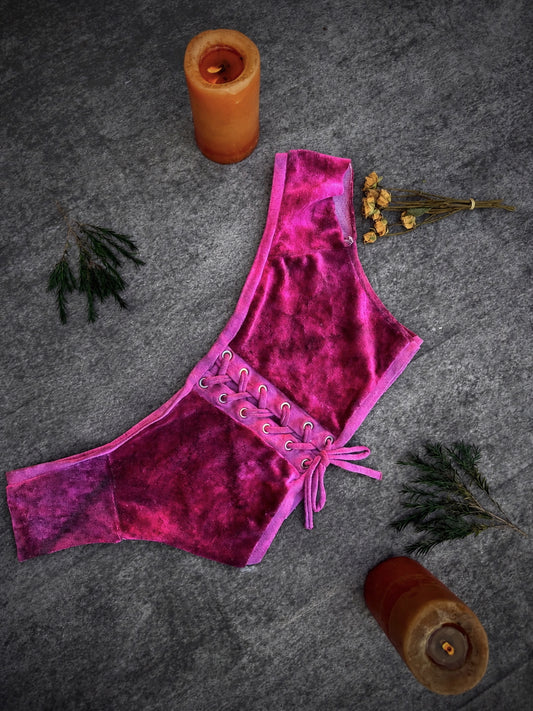Harlot Top